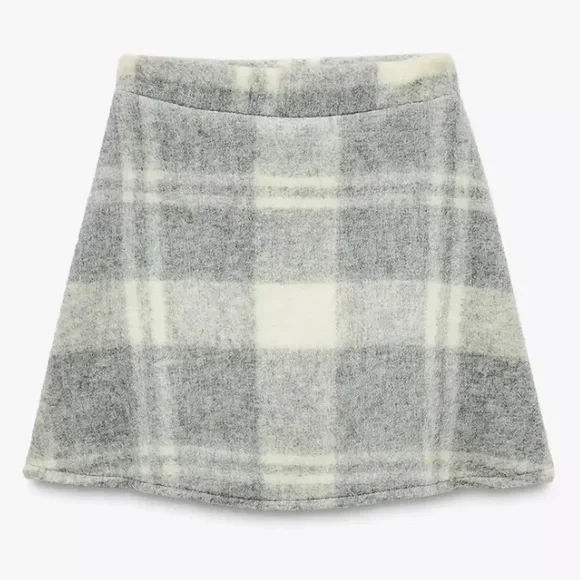 Zara Gray and Cream Plaid Short Soft Skirt - Picture 2 of 3